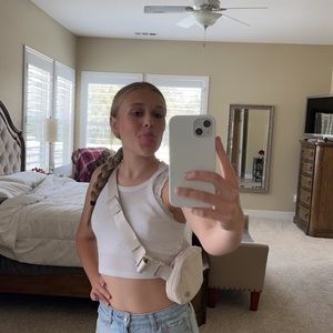 Meet your Posher, Ava